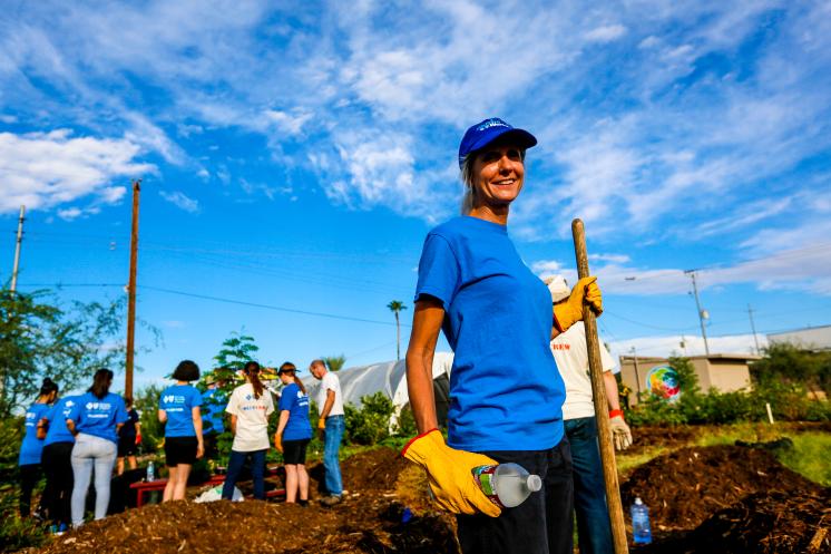 Volunteers at the farm Volunteers at the farm